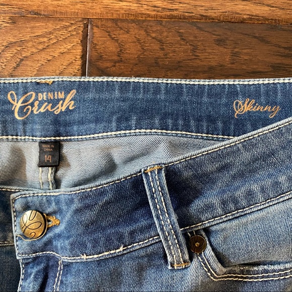 Distressed, embellished Jeans - Picture 3 of 10